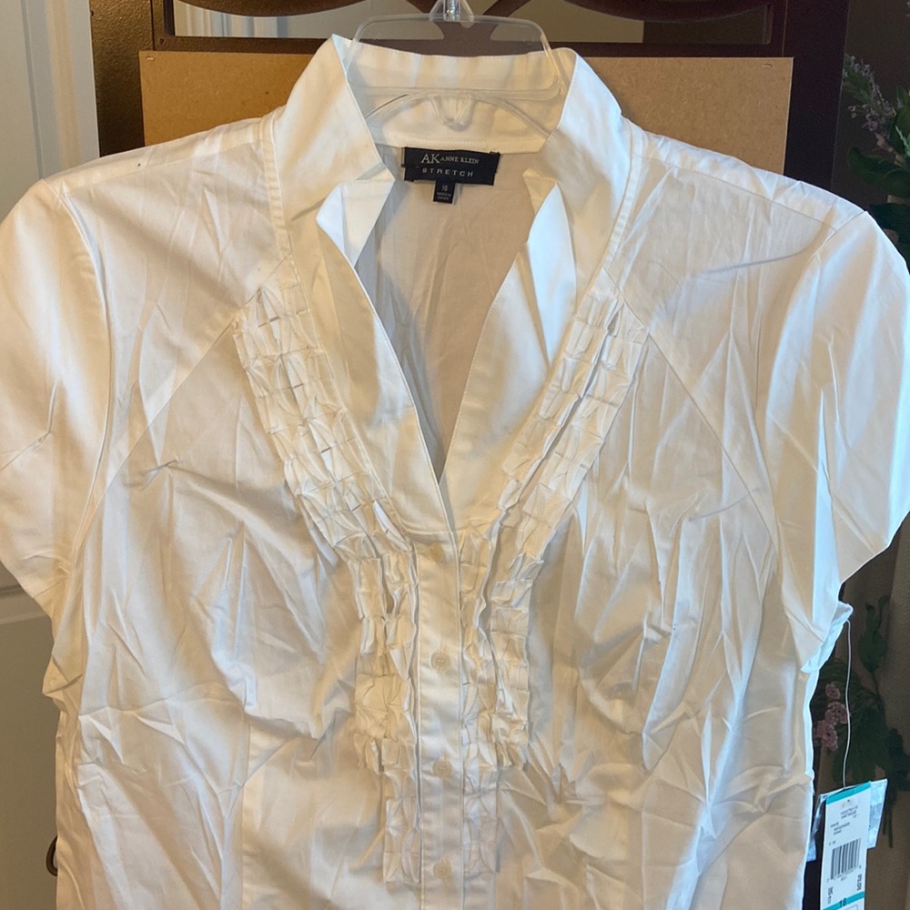 NWT Anne Klein White button down top 16